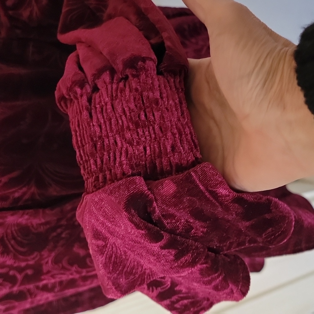 Cherrybetty Floral Print Velvet Blouse - Picture 5 of 6
